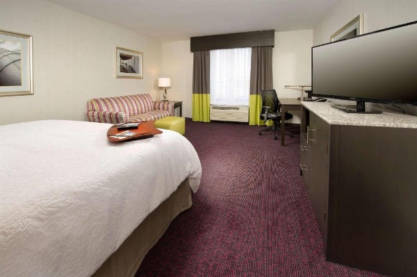 Hampton Inn & Suites - Buffalo Airport image 13