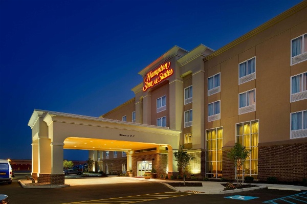 Hampton Inn & Suites - Buffalo Airport image 2